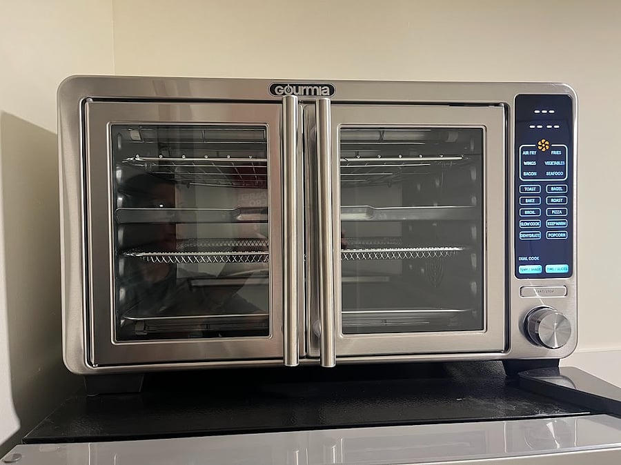 Countertop oven that fits a full pizza, and most everything that 1-2 people would want to cook