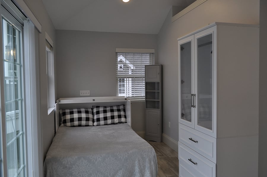 Jamestown Cottage Murphy Bed