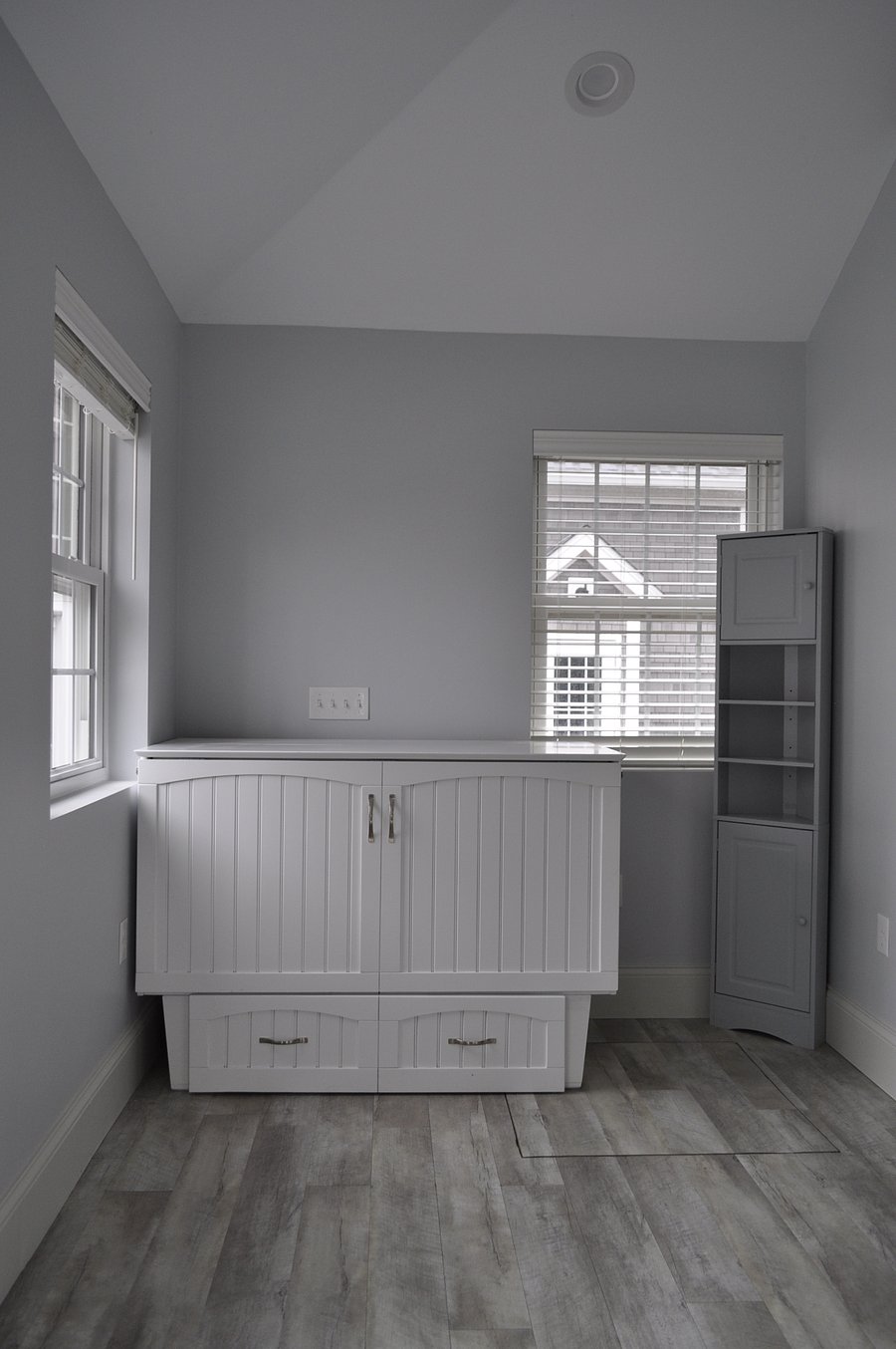 Jamestown Cottage Murphy Bed Closed