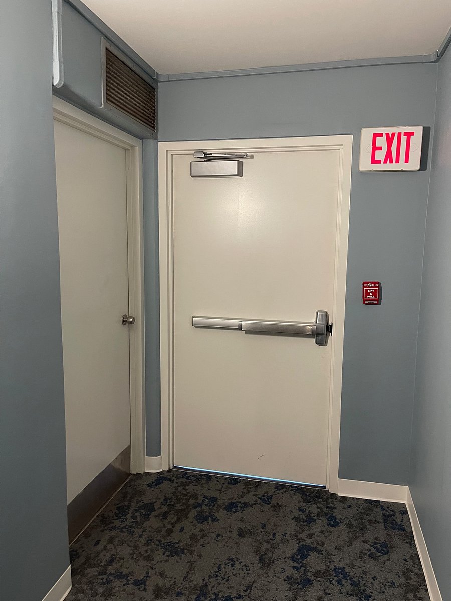 Door to garbage shoot