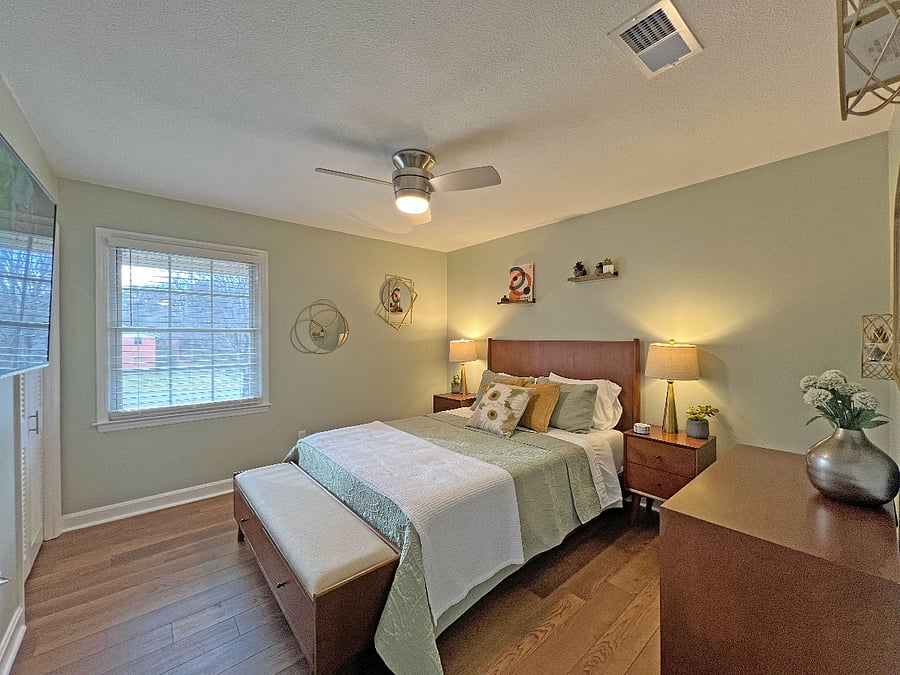 Queen Bedroom w/55" TV