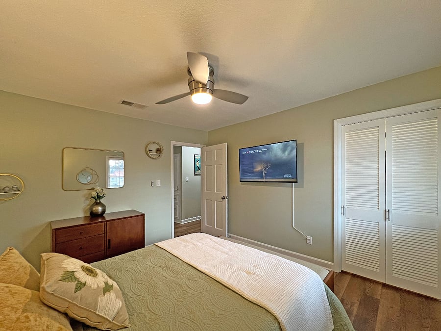 Queen Bedroom w/55" TV