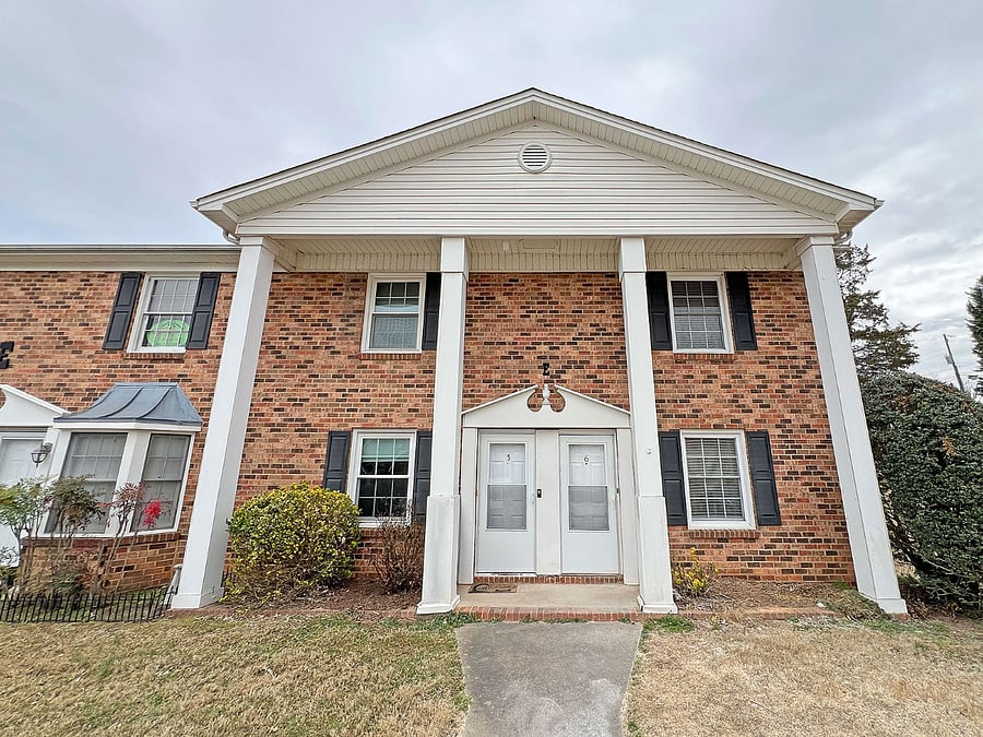 Keyless entry and Ring doorbell security. 3 parking spaces available.