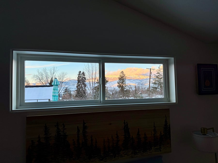 View of the Cascade Mountains w/ Grizzly Peak