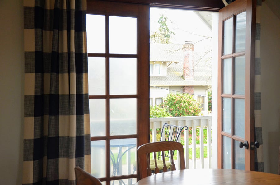 French doors lead to the balcony