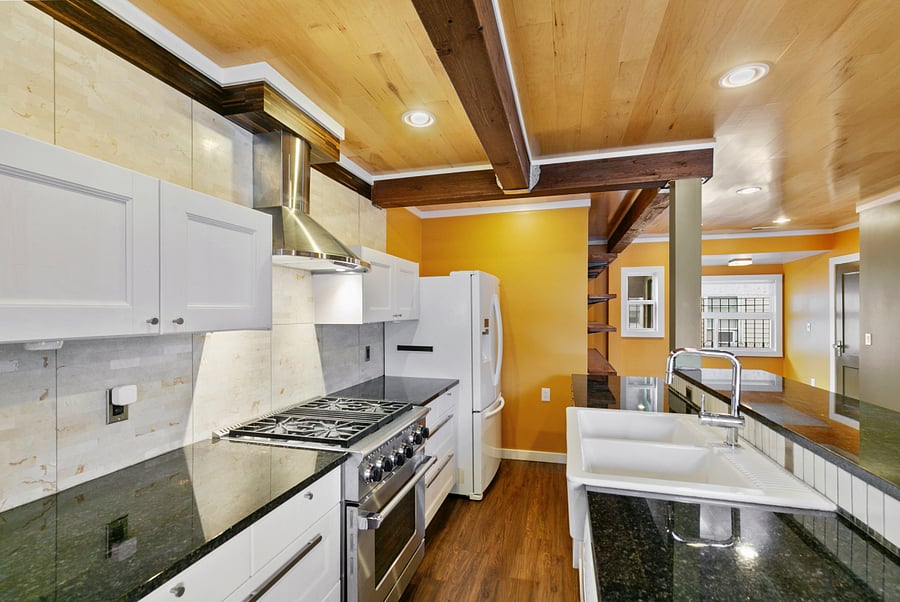 Gas range and granite counter tops