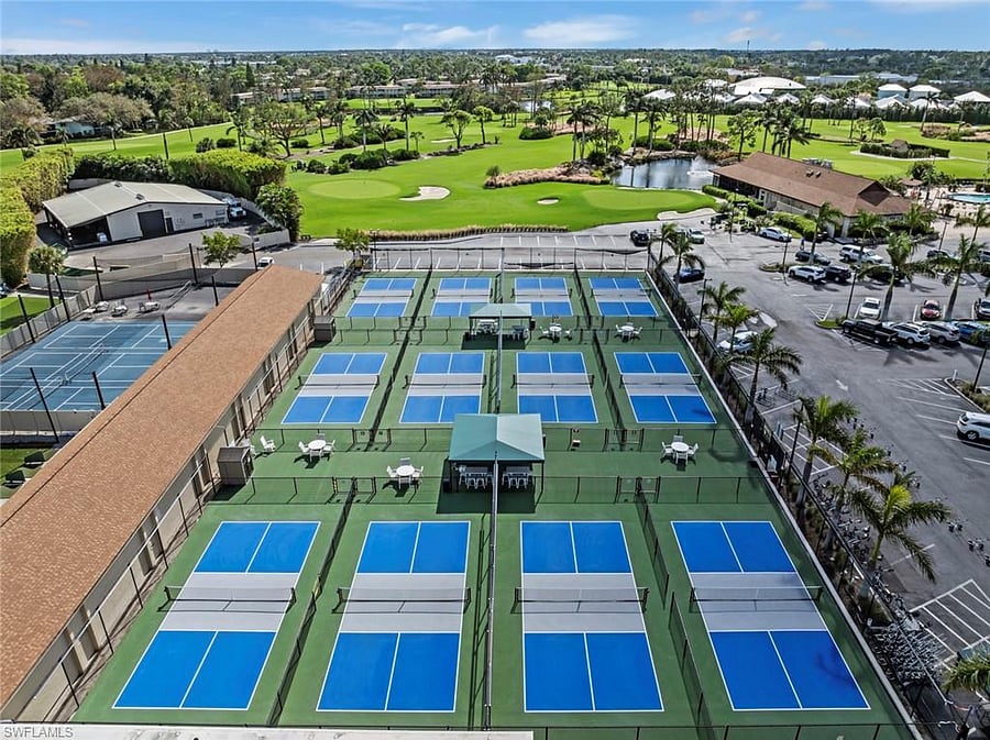 12 New Pickleball Courts a 2 minute walk from Condo