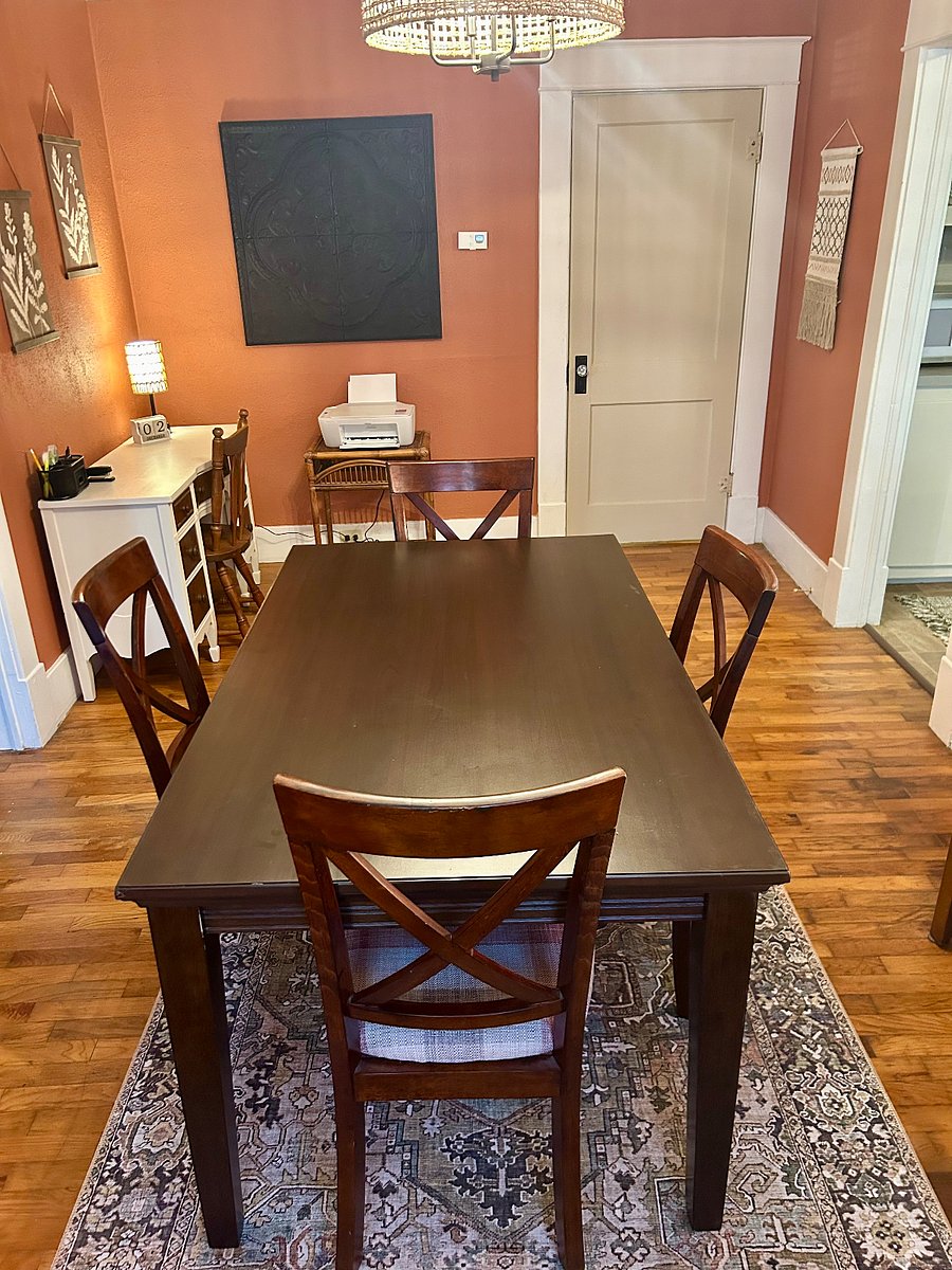 Dining room tableW