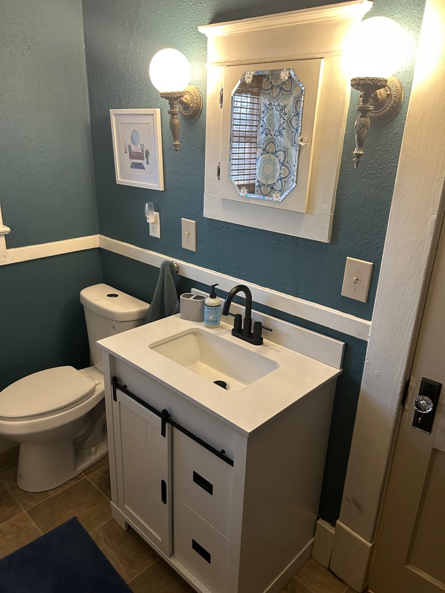 New vanity and toilet To
