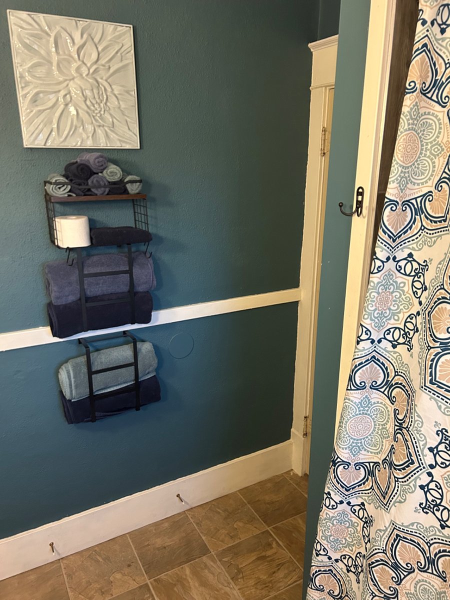 Towel rack