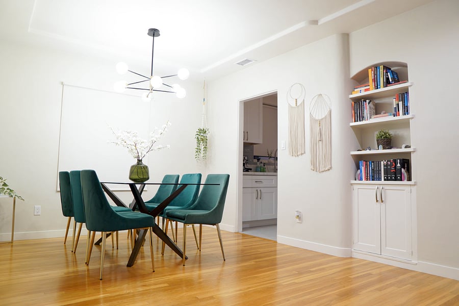 Dining set comfortably seats 6 people