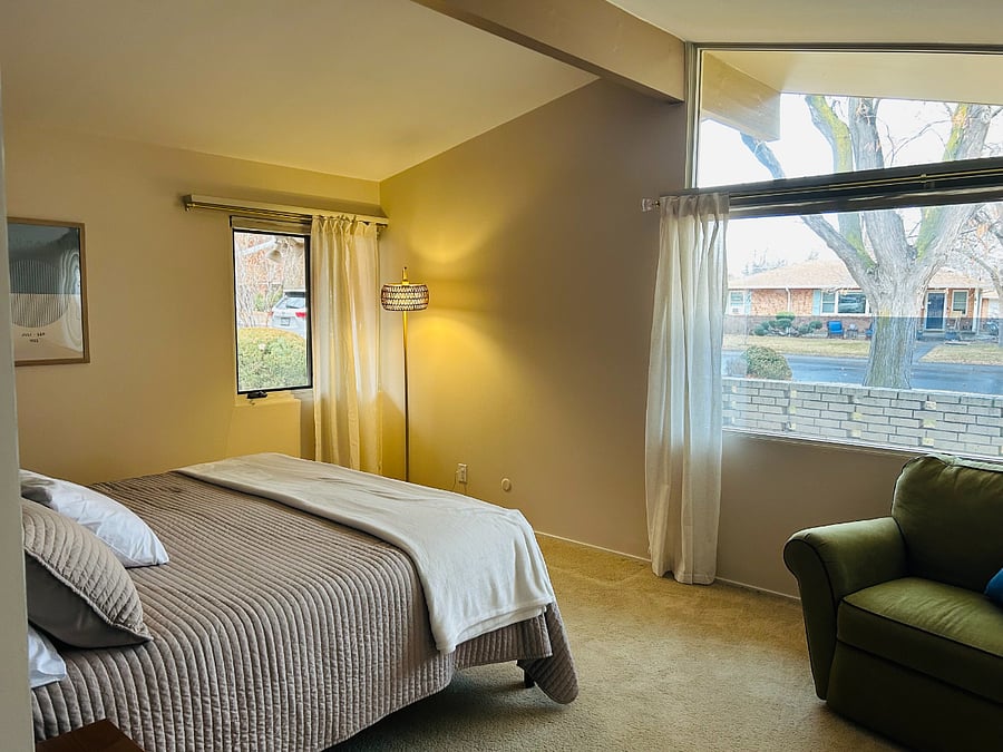 Primary Bedroom (King Bed)