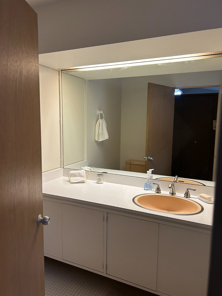 Primary En Suite (3/4 Bathroom)