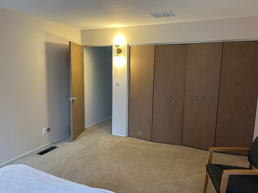 2nd Bedroom Closet/entrance