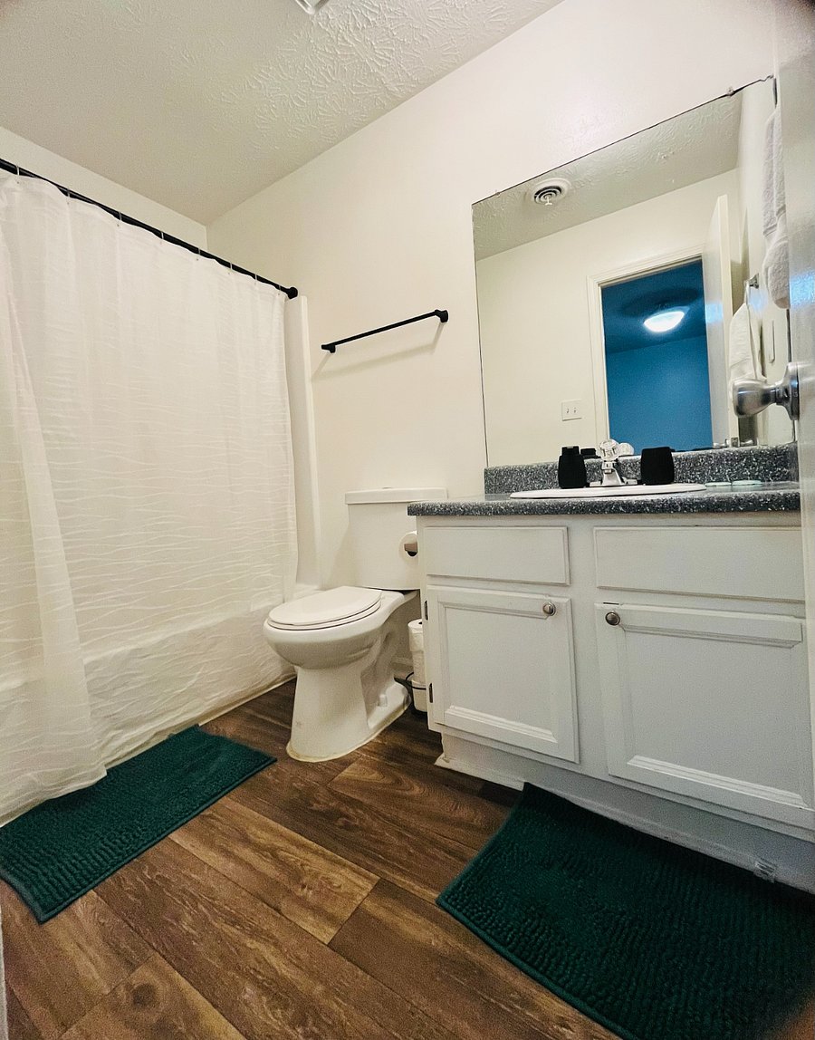Master Bedroom Private Bathroom\