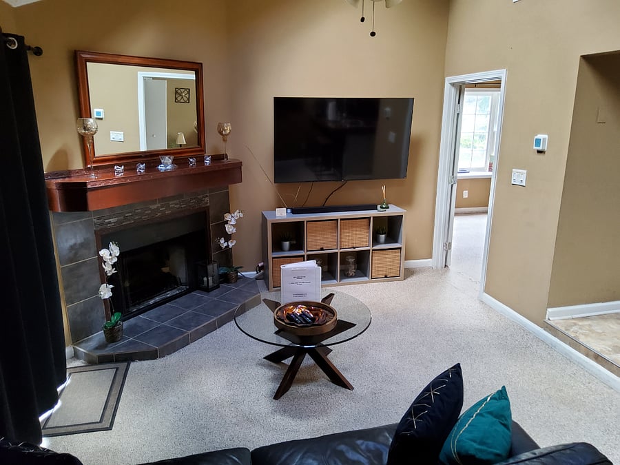 Living room with skylights,entertainment, TV, theater Soundstage 
