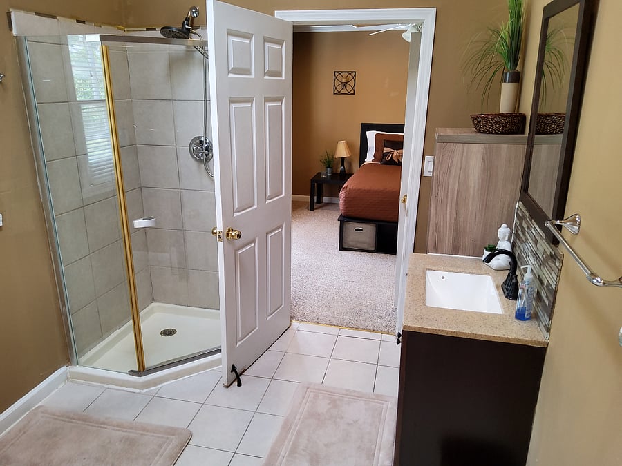 Standing Shower with Massaging Head sprayer