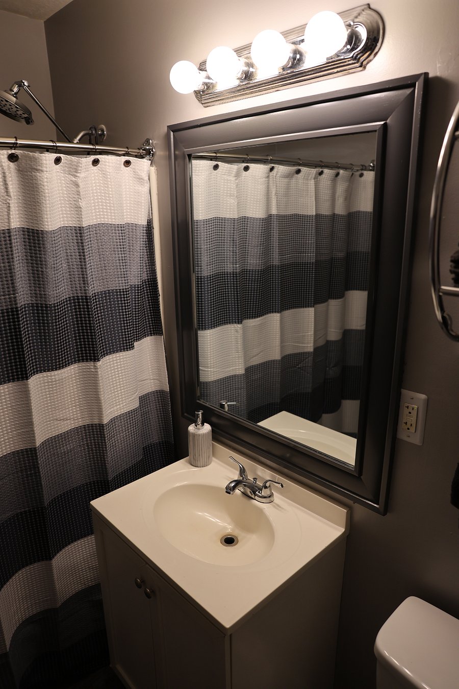 Furnished Finder property 825450_1 photo 29