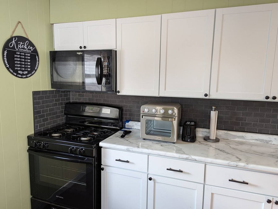 Stove and microwave in the kitchen.