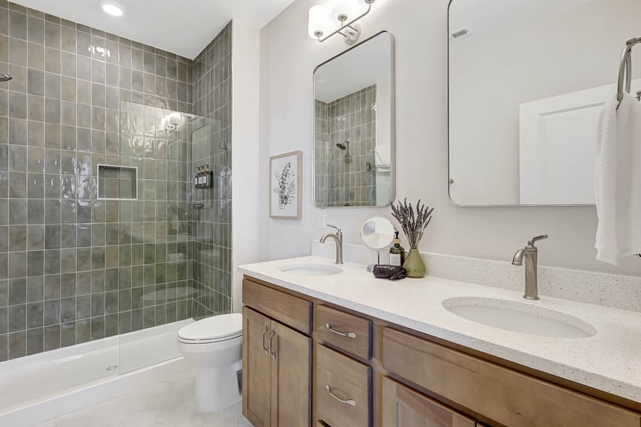 Large Primary Shower and Dual Sinks