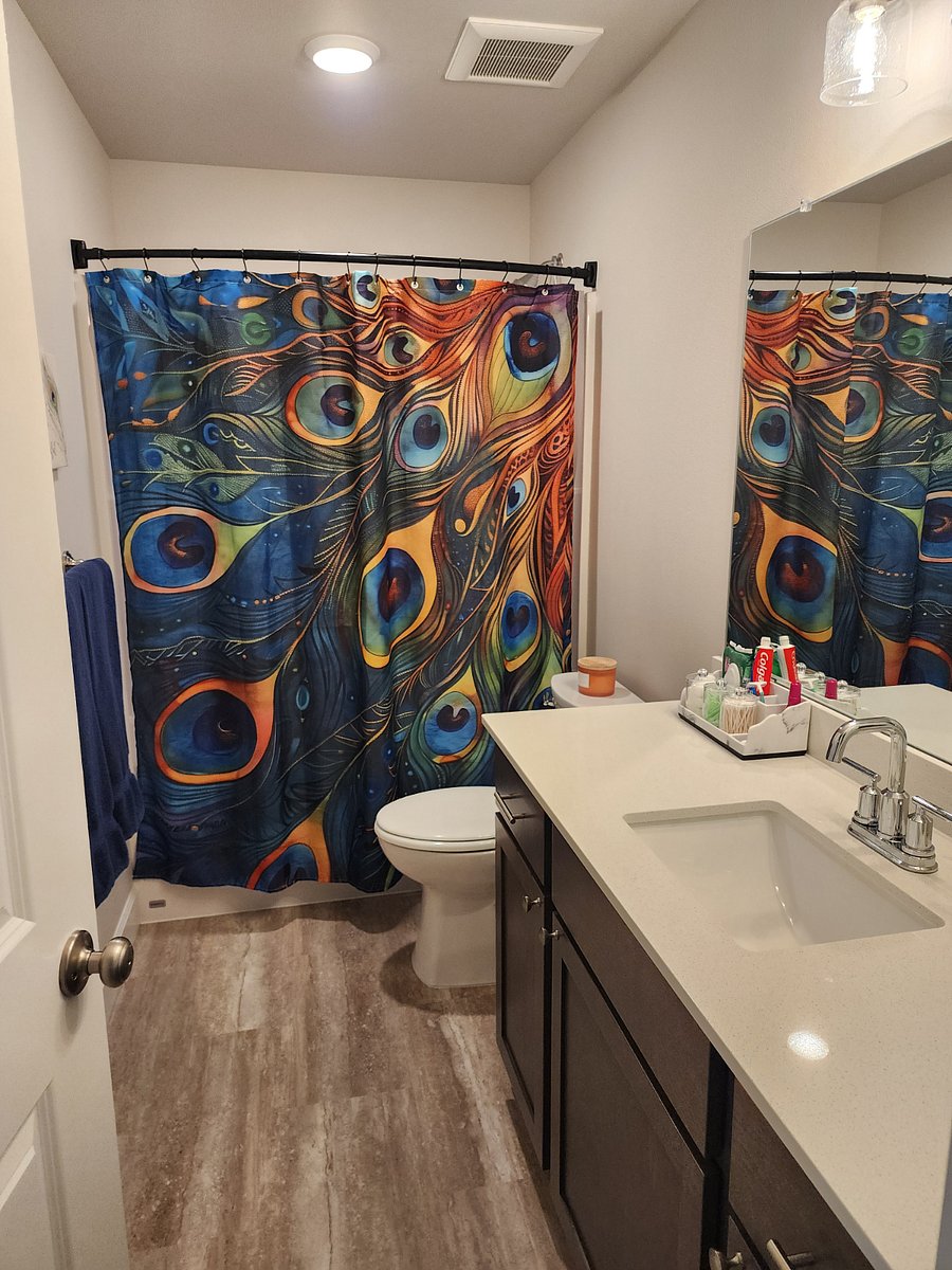 Bathroom with shower/tub