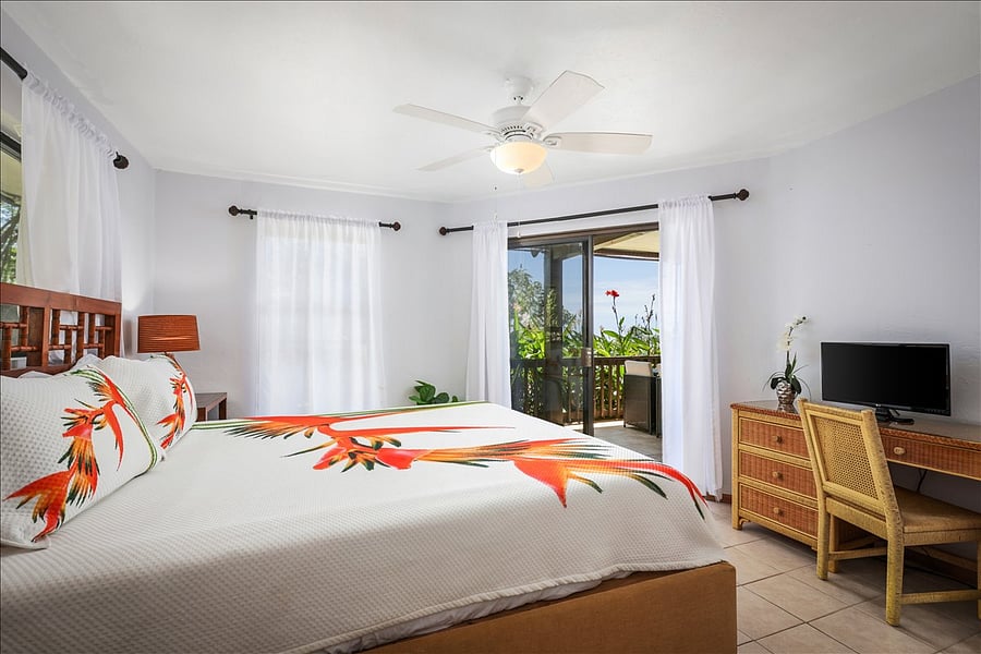 Master bedroom, california king memory foam mattress, A/C in master. Sunset view from bed! Private exit outside. Dedicated work station with monitor to plug laptop into to project if needed.