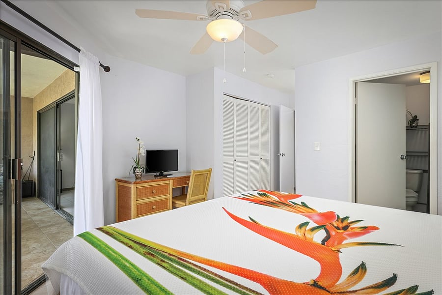 Master bedroom, california king memory foam mattress, A/C in master. Large closet with hangers. Sunset view from bed! Private exit outside. Dedicated work station with monitor to plug laptop into to project if needed.