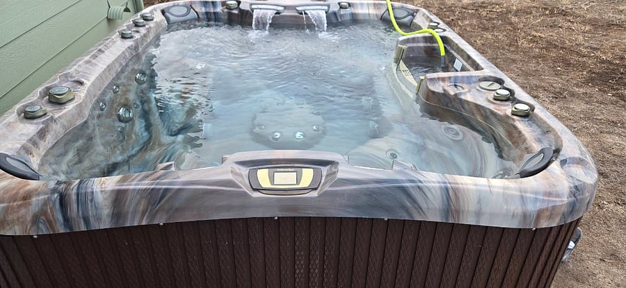 Rest in style in this 6 person hot tub. 