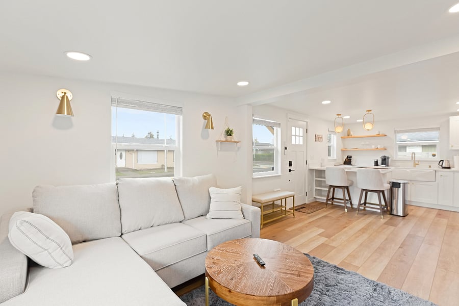 Open concept living room & kitchen combo, great for entertaining and dining.