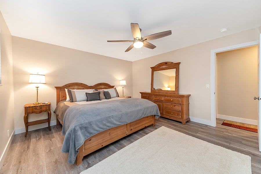 Upper Level Main Bedroom (King Bed)