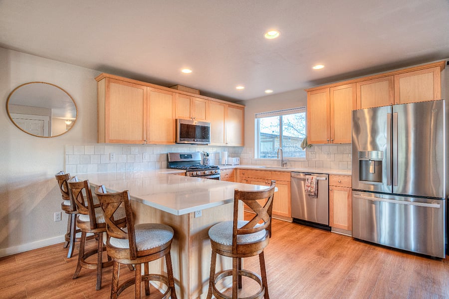 Kitchen, quartz countertops, new appliances