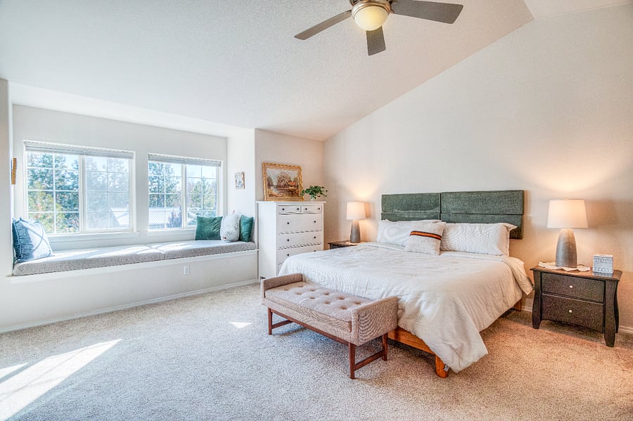Master Bedroom: King Bed