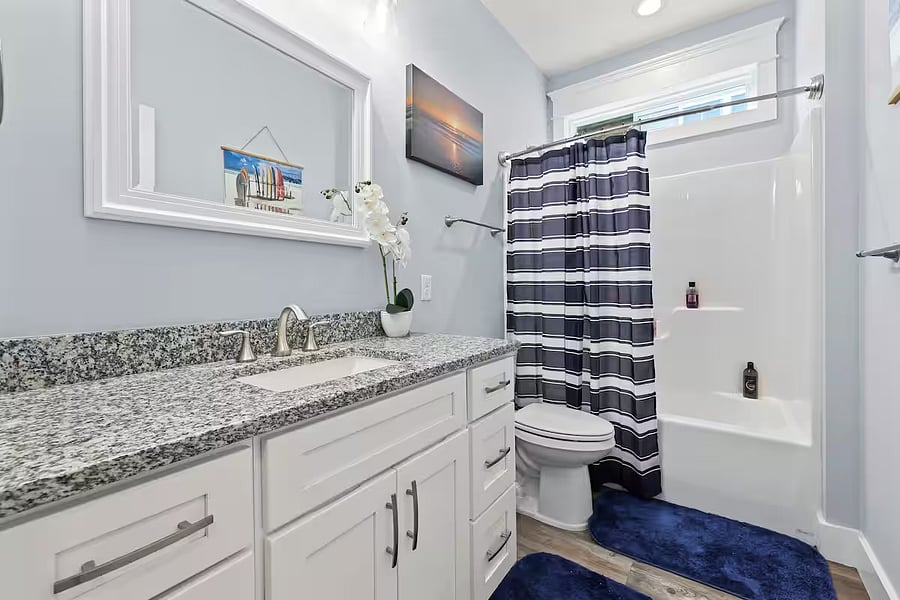 Full bathroom #2