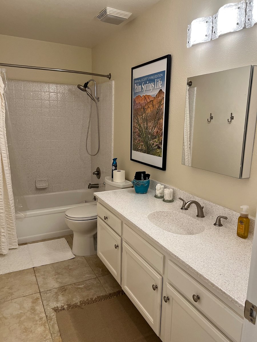 Guest bathroom.