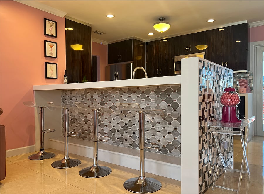 BREAKFAST BAR