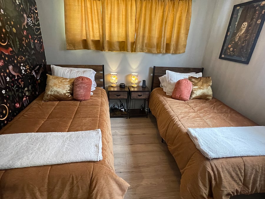 The Forest Room
2 twin beds