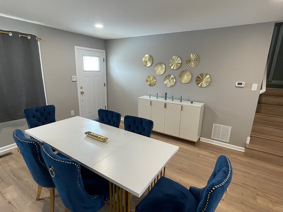 Dining room.