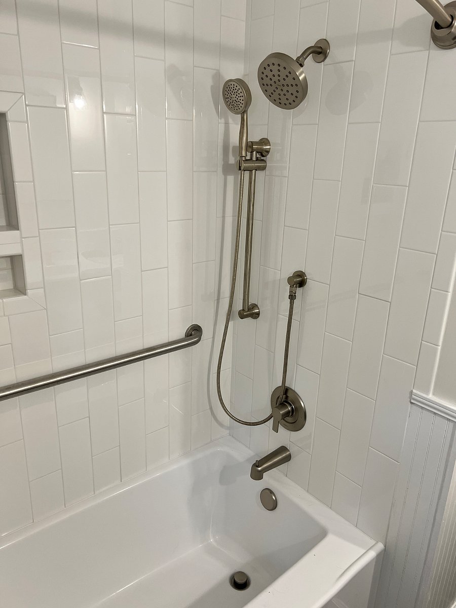 Guest Bath.