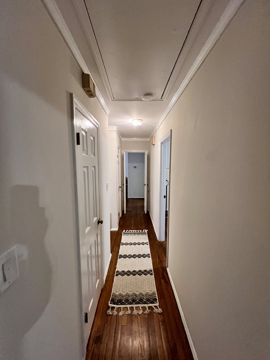 Hallway to bedrooms