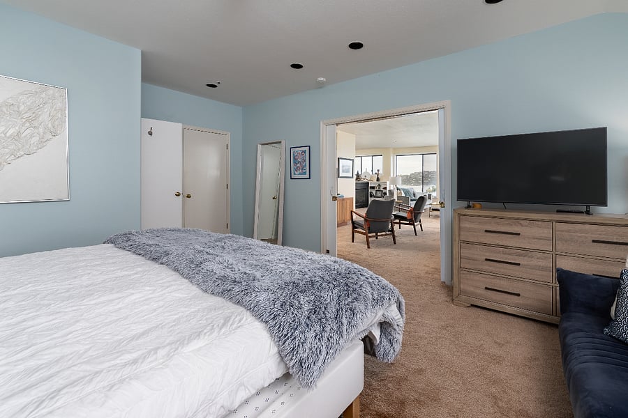 Main Bedroom with King Bed