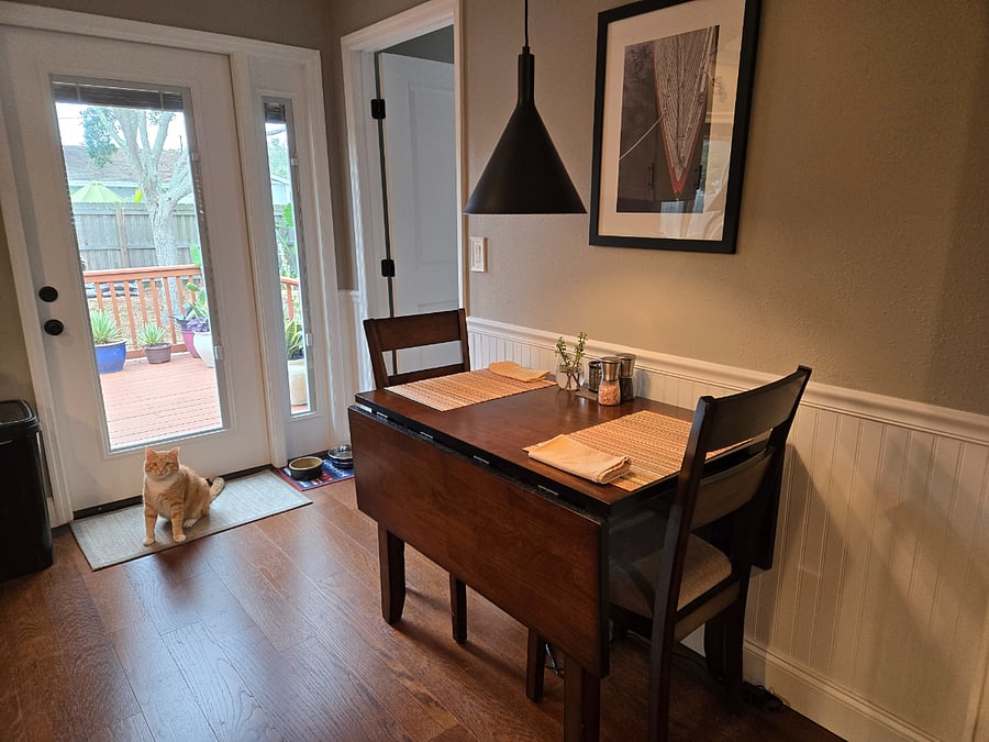 Dining area with table with fold-up leaf