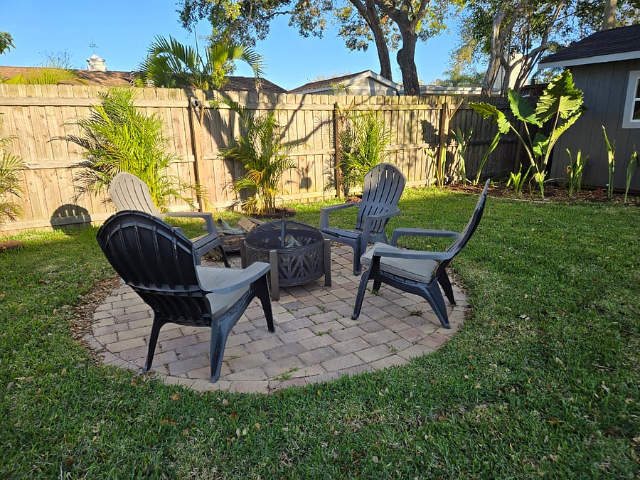 Fire pit (wood burning) in back yard