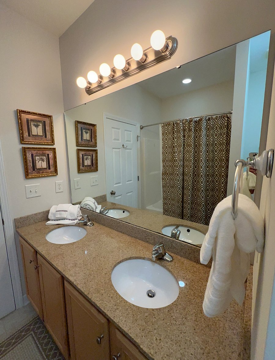 Main Bedroom Bathroom