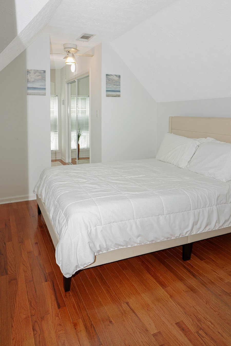 Bedroom with cozy queen-size bed, soft linens, and a calming atmosphere for restful sleep.

Walkthrough:
https://www.tiktok.com/@sereneproperties.com/video/7631679232984321301?is_from_webapp=1&sender_device=pc&web_id=7594631247868134943