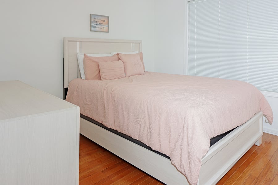 Bedroom with a cozy queen bed, soft linens, and a calming, restful atmosphere.

Walkthrough:
https://www.tiktok.com/@sereneproperties.com/video/7631679232984321301?is_from_webapp=1&sender_device=pc&web_id=7594631247868134943