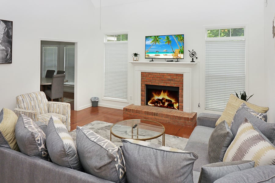 Living room with TV, perfect for relaxing, unwinding, and enjoying your favorite shows or movie nights.

Walkthrough:
https://www.tiktok.com/@sereneproperties.com/video/7631679232984321301?is_from_webapp=1&sender_device=pc&web_id=7594631247868134943