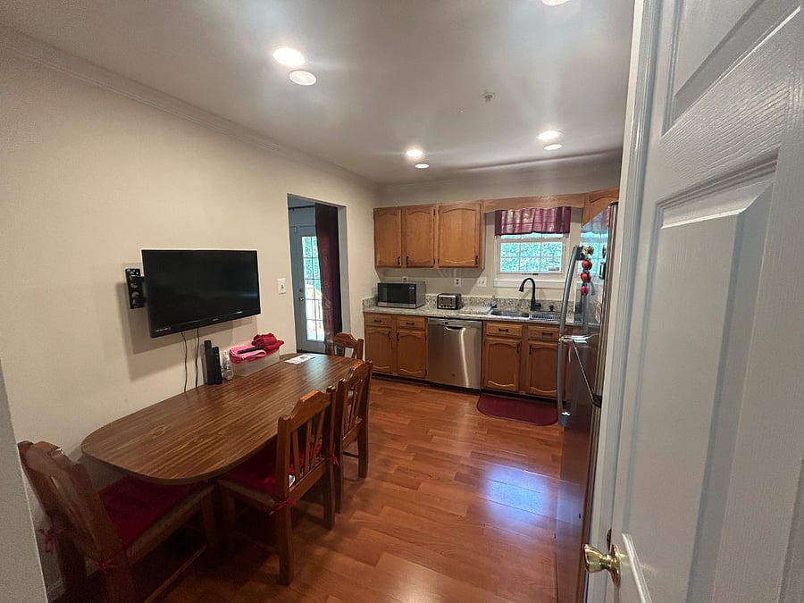 Eat-in Kitchen