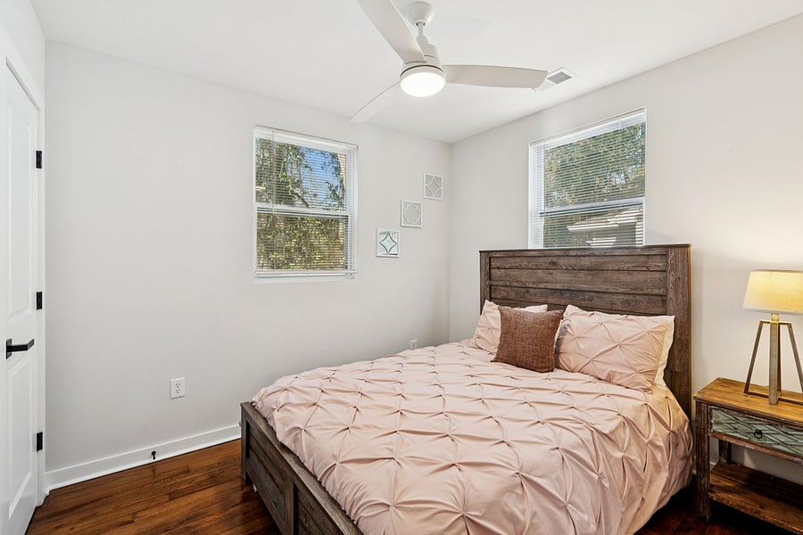 bedroom 2. queen bed. closet