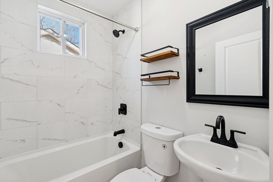 second bathroom with tub/shower