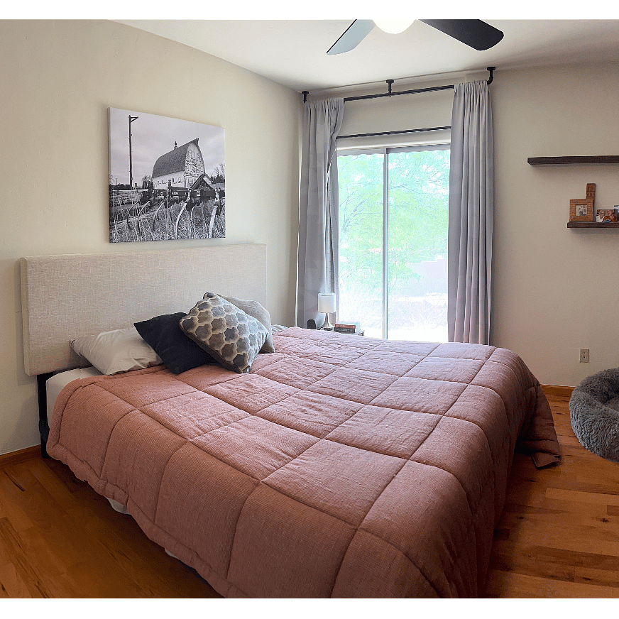 Main bedroom with Tempurpedic King Mattress